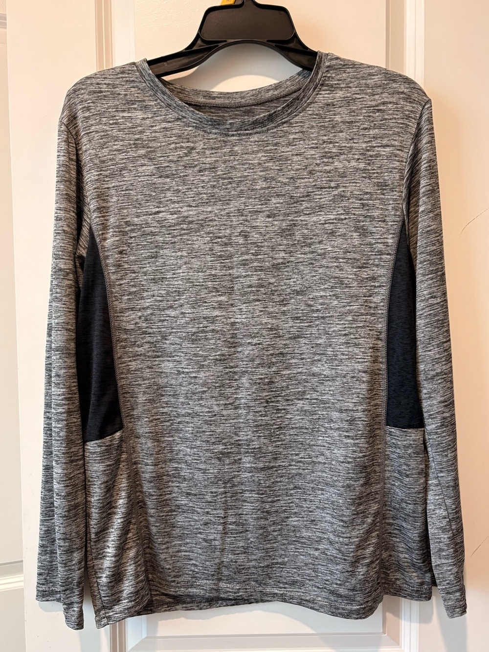 Men’s long sleeve athletic shirts